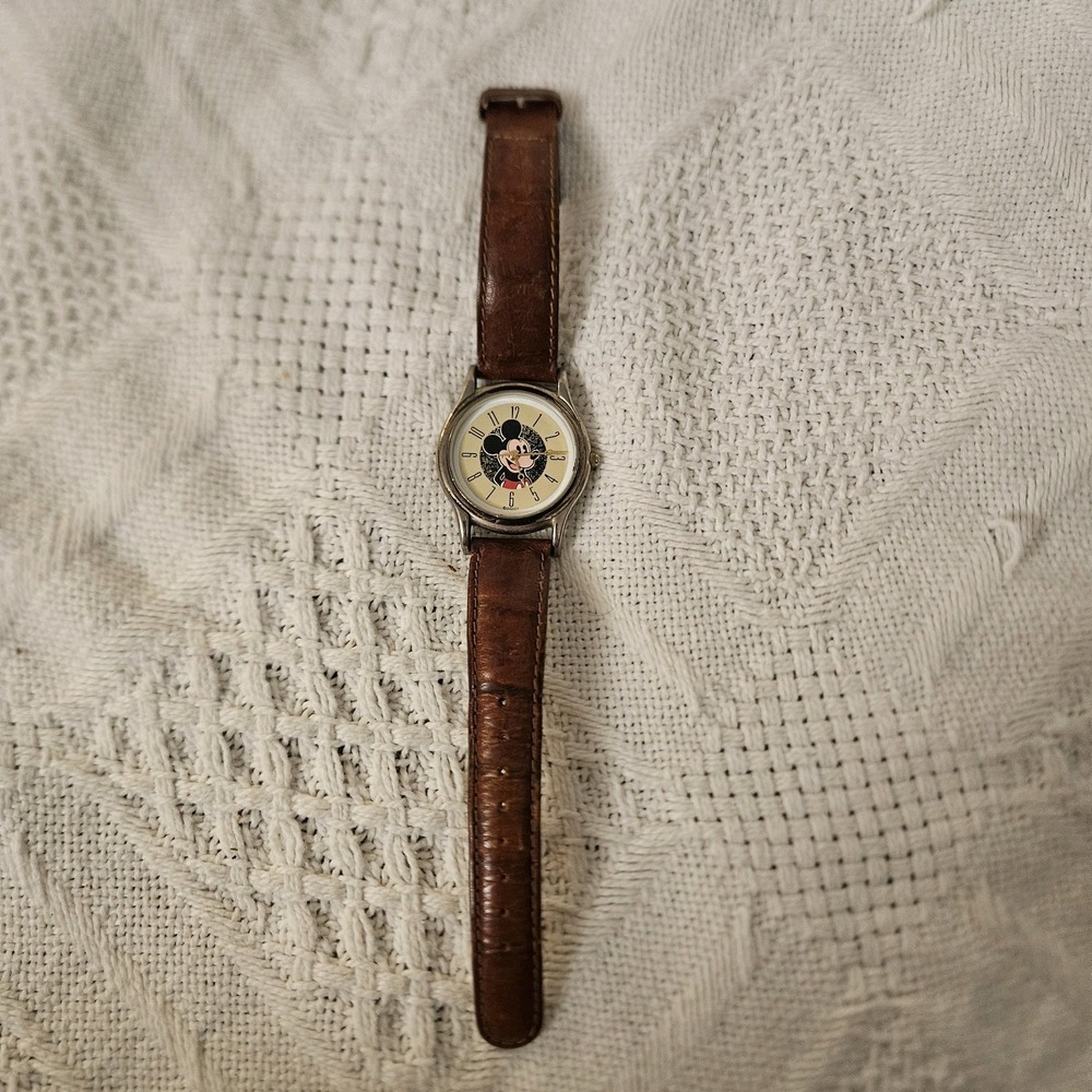 VTG Mickey Mouse Watch Made Exclusively For The Disney Store Needs battery